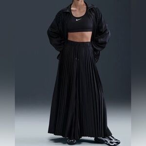 Nike Women's Elegant Black Wide Leg Pants women’s medium